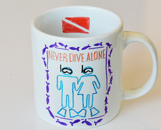 Porselen kupa Never dive alone